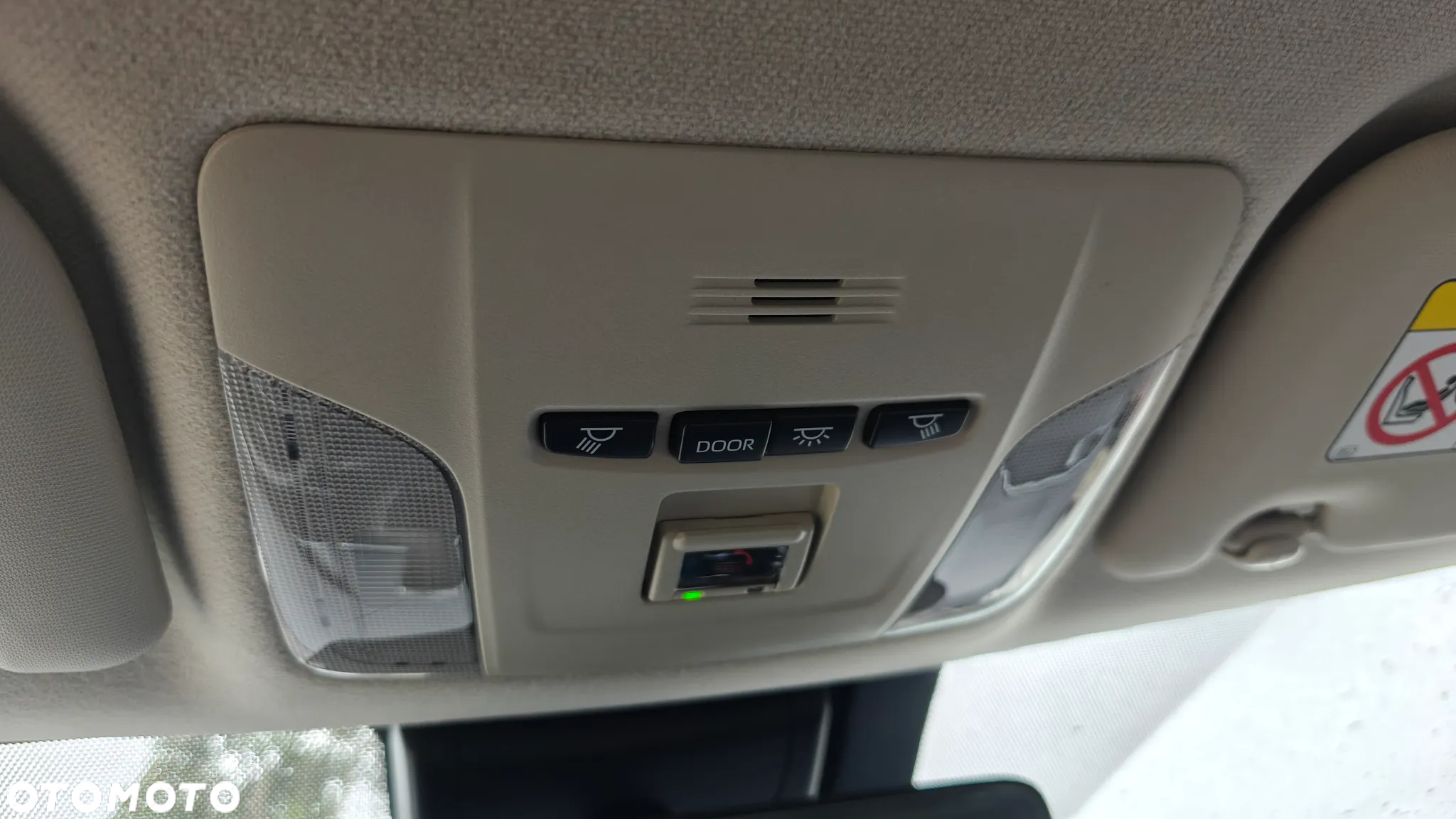 Toyota Corolla 1.8 Hybrid Comfort - 28