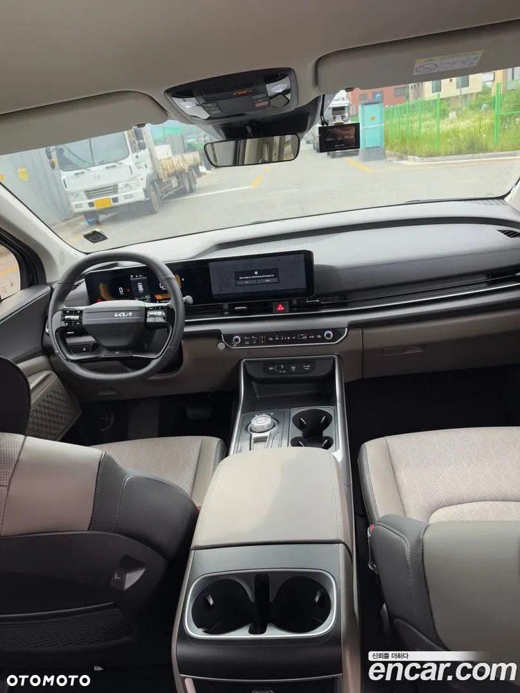 Kia Carnival - 5