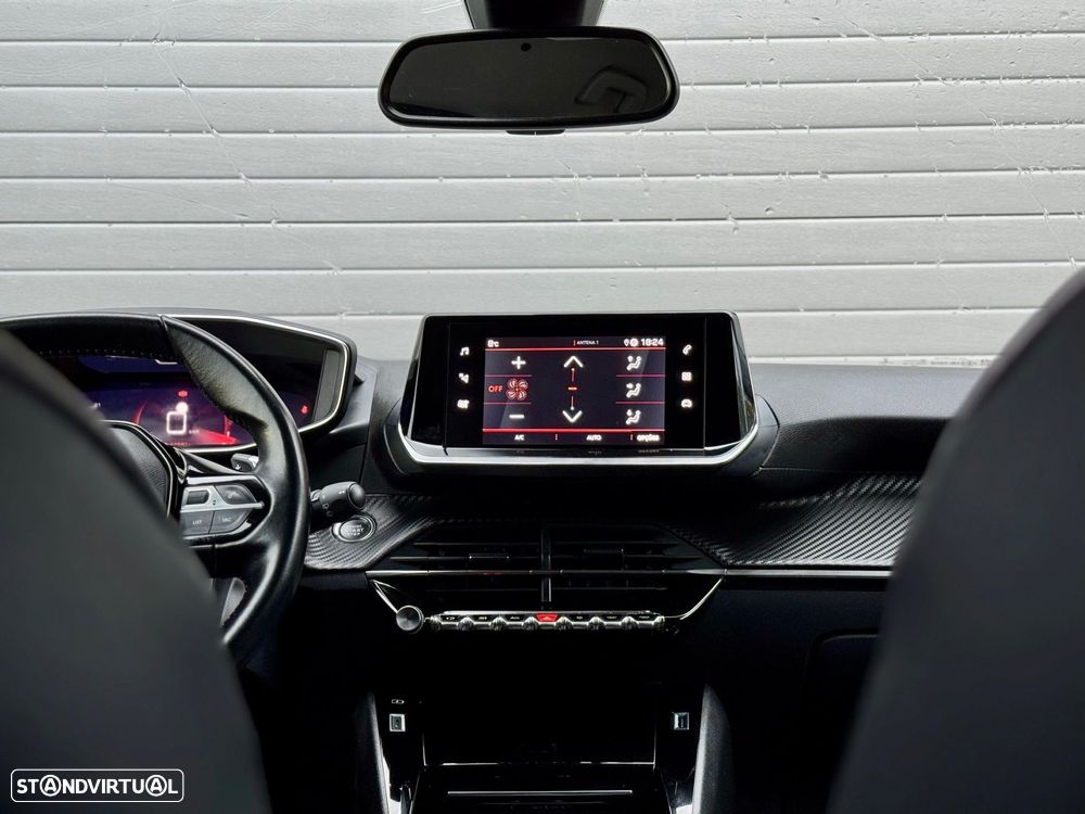 Peugeot 2008 1.2 PureTech Allure EAT8 - 39