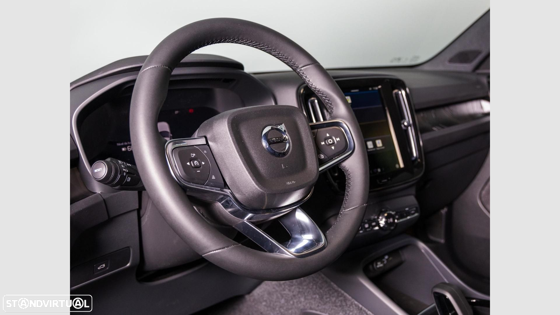 Volvo EX40 82 kWh Single Motor Extended Range Black Edition - 11