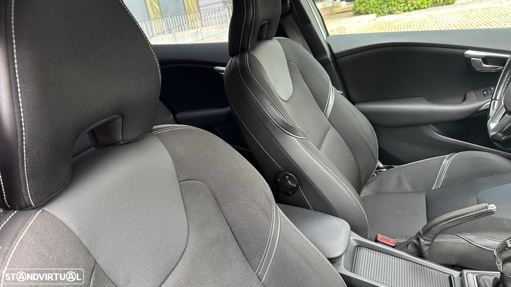 Volvo V40 1.6 D2 R-Design - 22