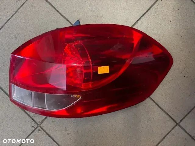 LAMPA TYŁ PRAWA RENAULT CLIO III KOMBI 8200586844 - 1