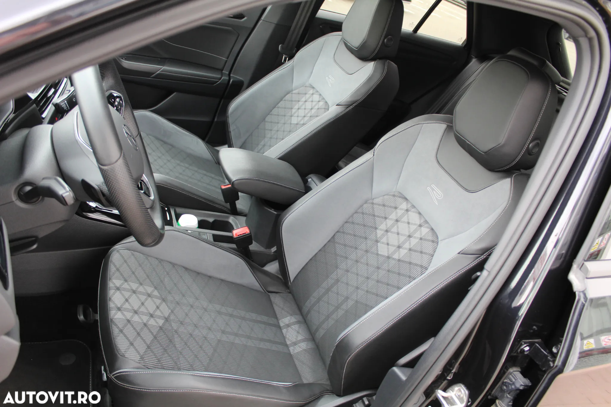 Volkswagen T-ROC 1.5 TSI DSG R-Line - 25