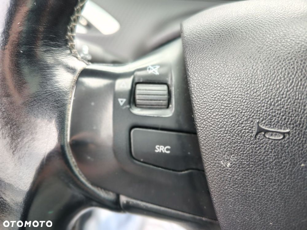 Peugeot 2008 1.2 Pure Tech Allure S&S - 17