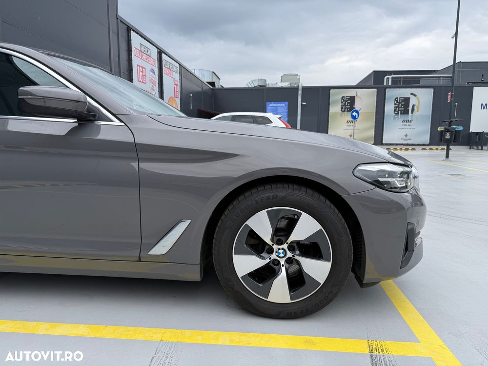 BMW Seria 5 520d AT MHEV - 23