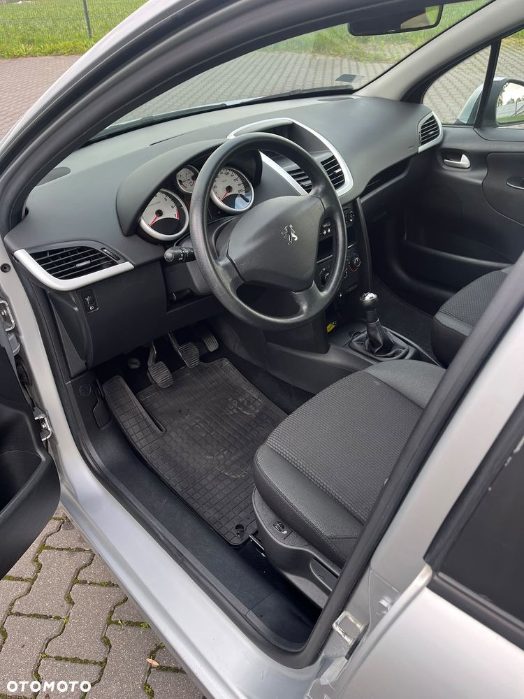 Peugeot 207 - 8