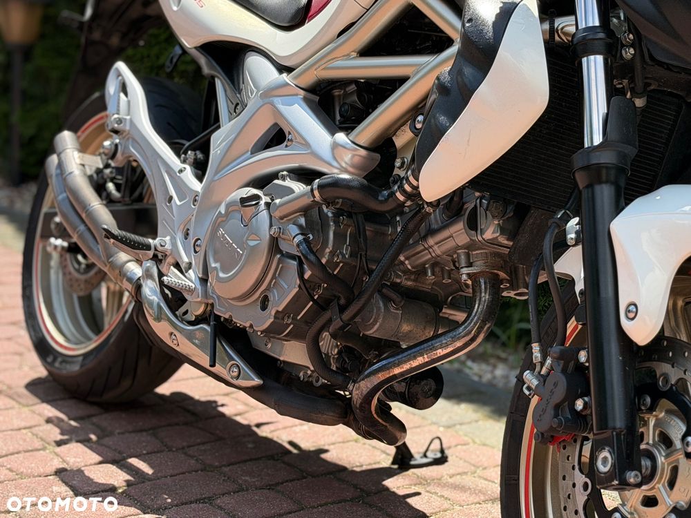 Suzuki Gladius - 12
