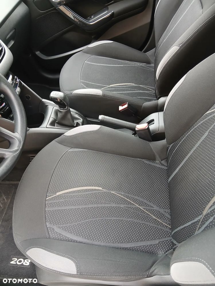 Peugeot 208 - 14