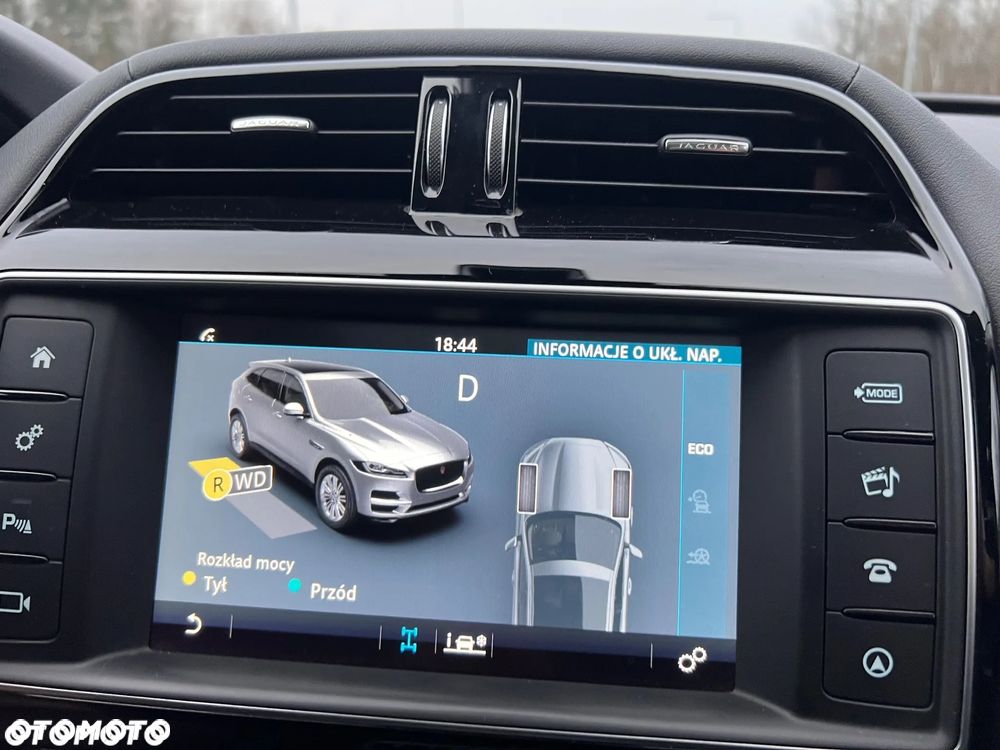 Jaguar F-Pace 25d AWD Portfolio - 12