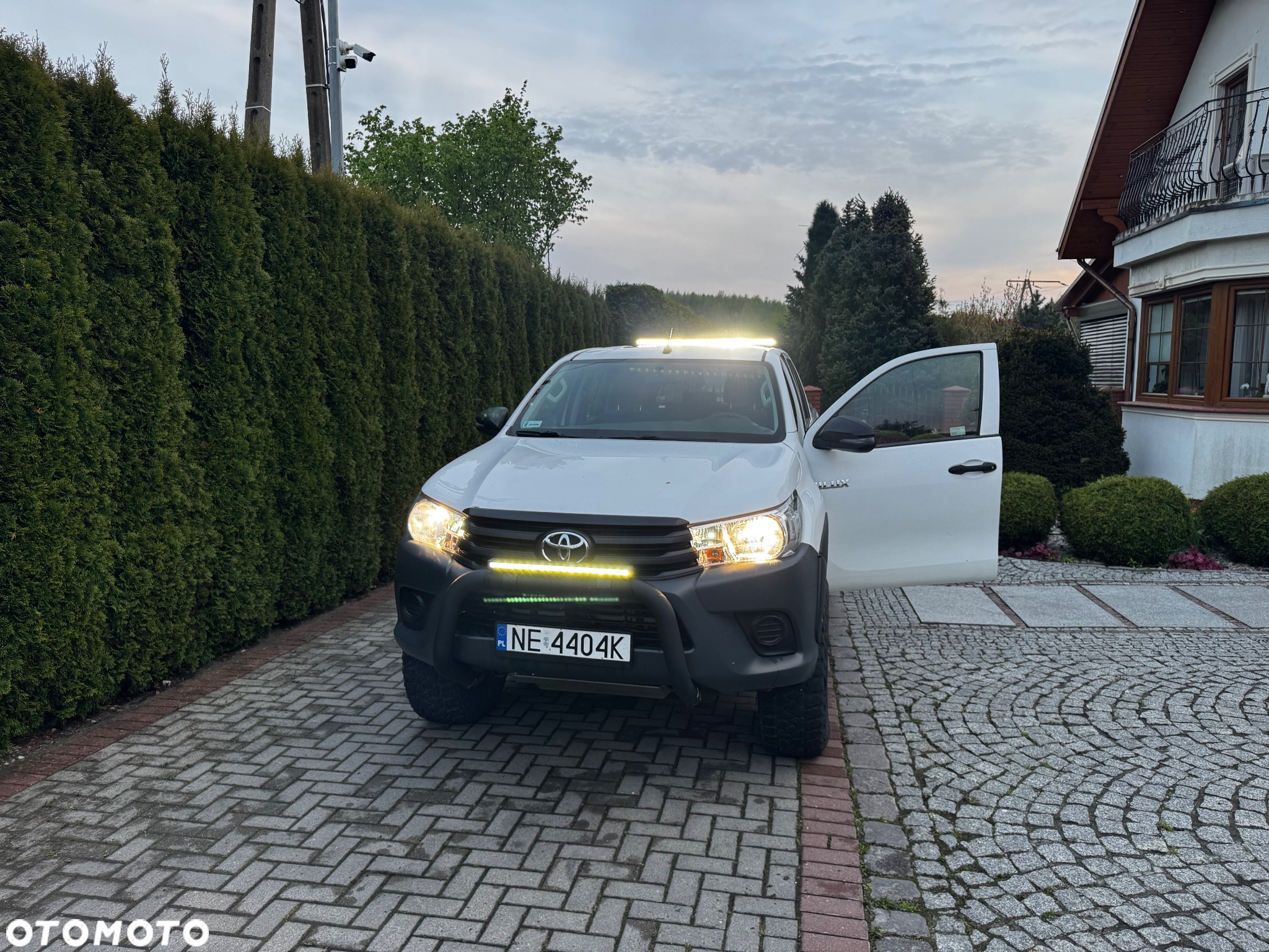 Toyota Hilux - 10