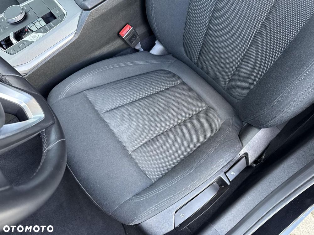 BMW Seria 3 320i - 13