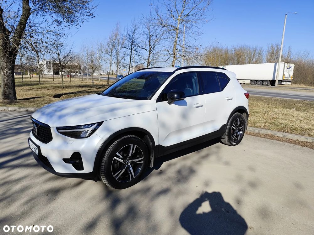 Volvo XC 40 B4 Plus Dark - 2