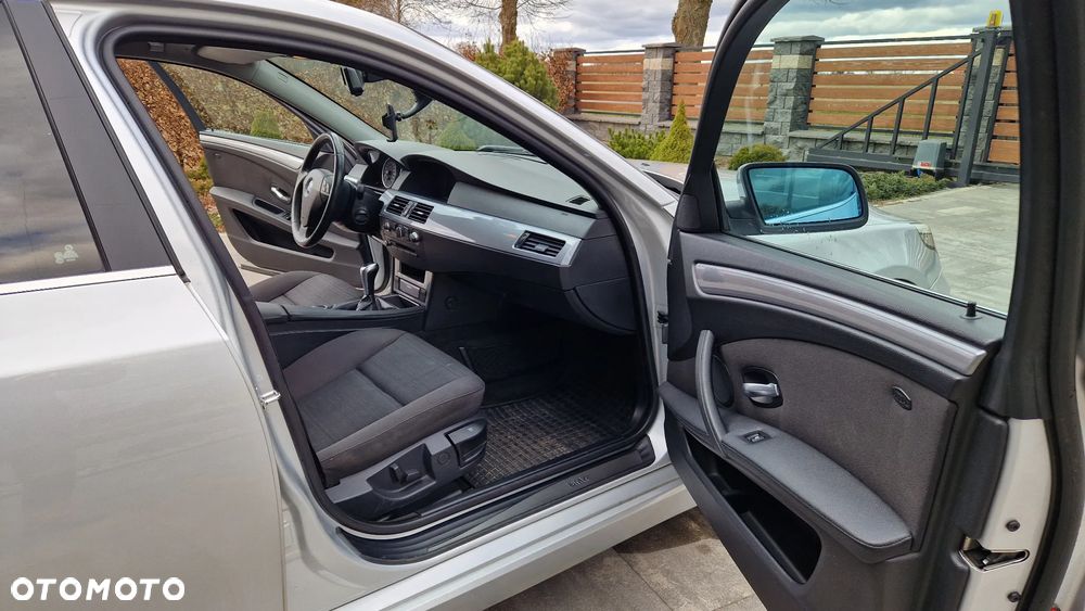 BMW Seria 5 523i - 7