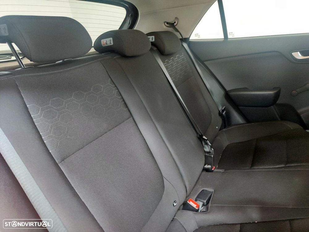 Kia Rio 1.4 CRDi 90 Platinum Edition - 39