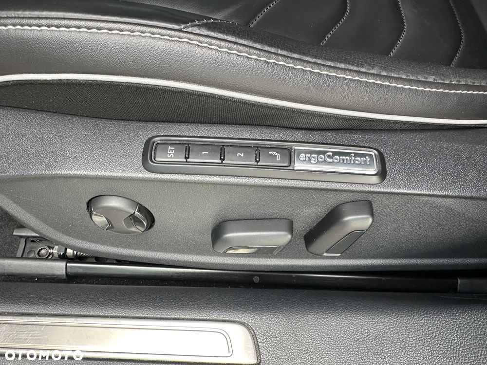 Volkswagen Arteon 2.0 TDI SCR 4Motion DSG R-Line - 17