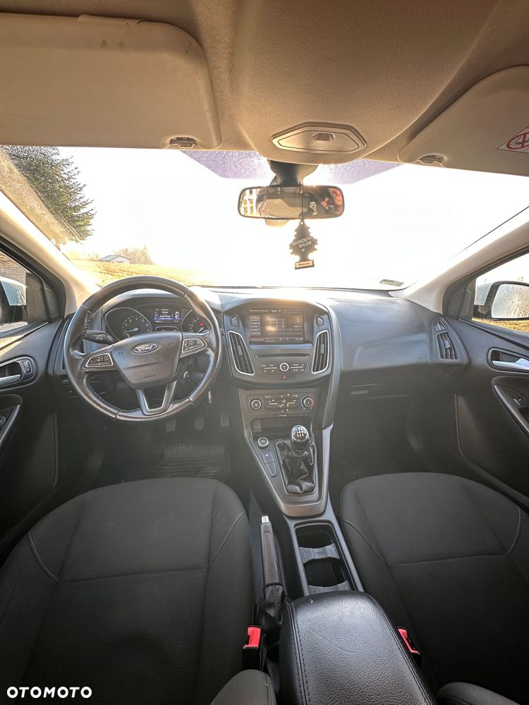 Ford Focus 1.0 EcoBoost Ambiente - 26