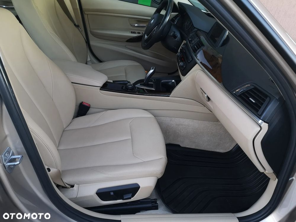 BMW Seria 3 330i xDrive - 28