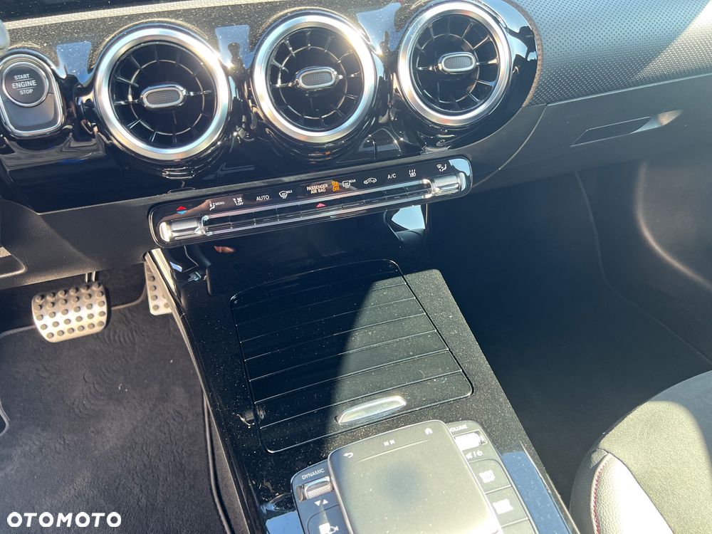 Mercedes-Benz Klasa A 250 e PHEV AMG Line 8G-DCT - 32