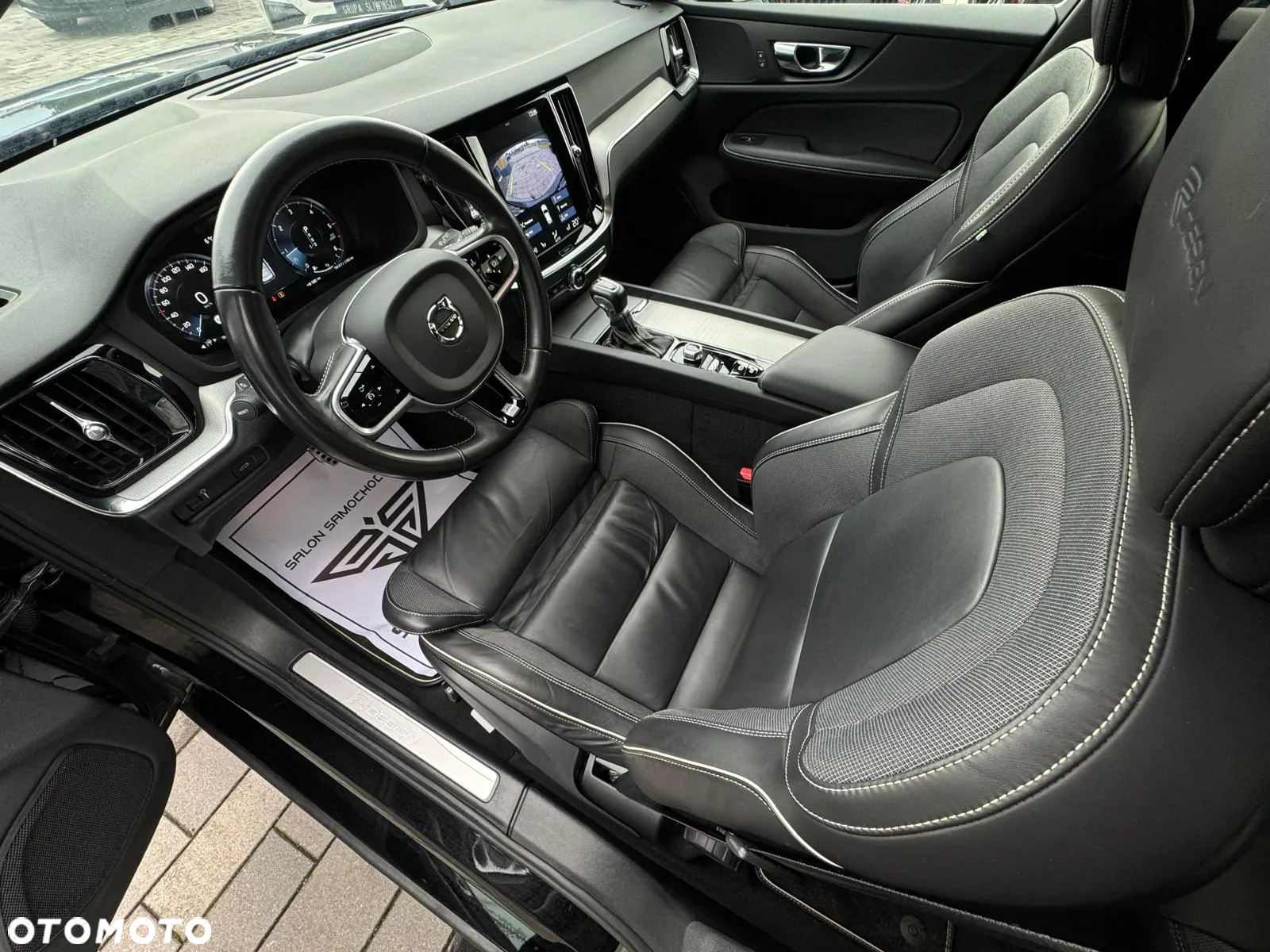 Volvo V60 D4 AWD Geartronic R-Design - 20