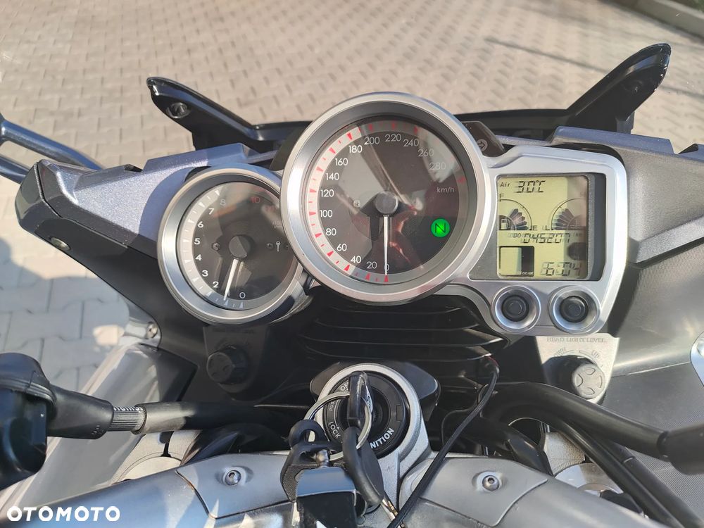 Yamaha FJR - 6