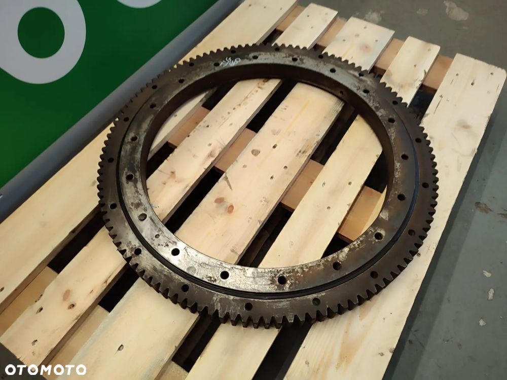 Wieniec obrotu M63649E9 JLG 660 - 5