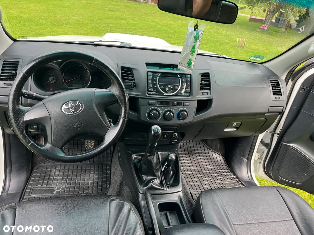 Toyota Hilux - 8