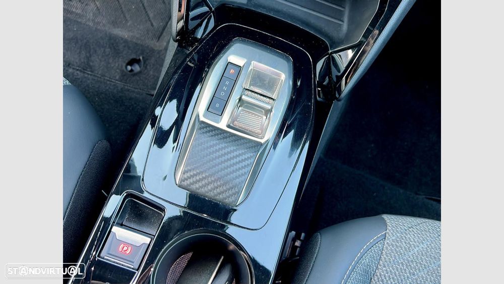 Peugeot e-2008 54 kWh Allure - 23