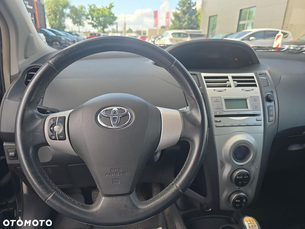 Toyota Yaris 1.3 Luna A/C - 11