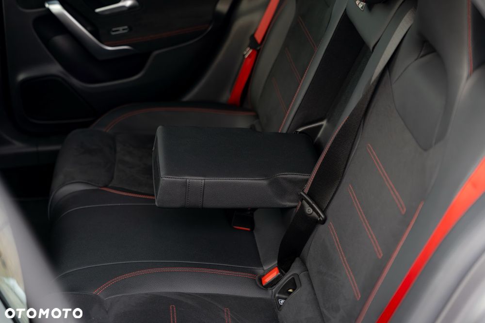 Mercedes-Benz CLA AMG 35 4-Matic 7G-DCT - 38