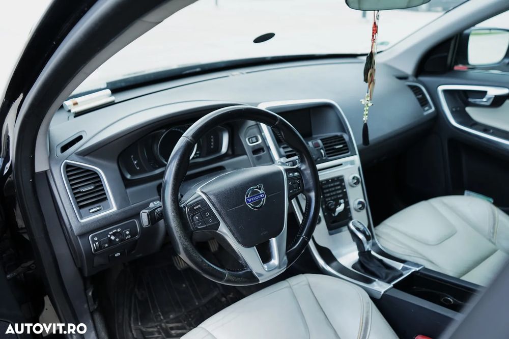 VOLVO XC60 2015 — imagine 14
