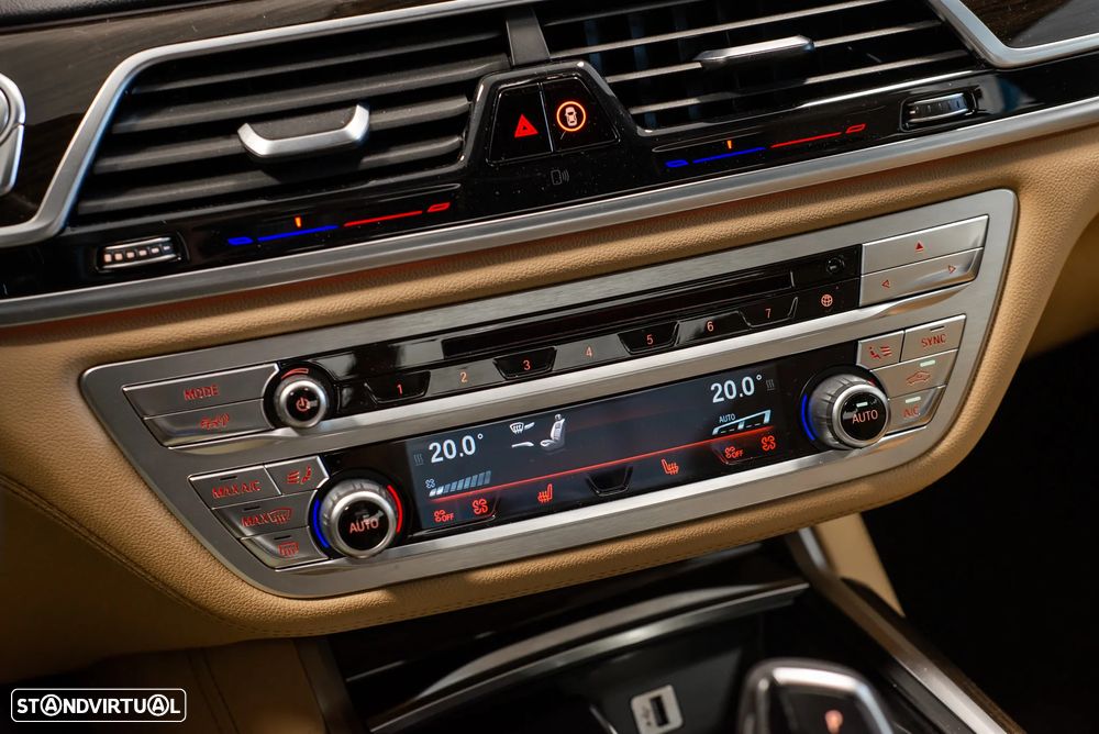 BMW 740 d xDrive Pack M - 14