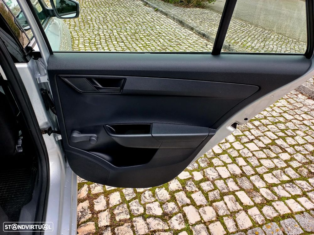 Skoda Fabia Break 1.0 Active Plus - 9