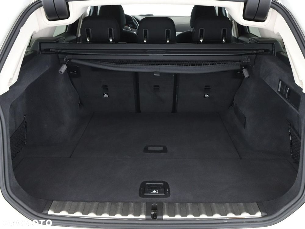 BMW Seria 3 318d MHEV Advantage - 21