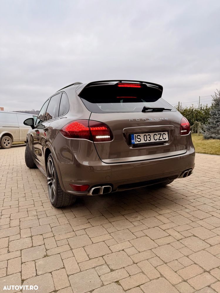 Porsche Cayenne - 4