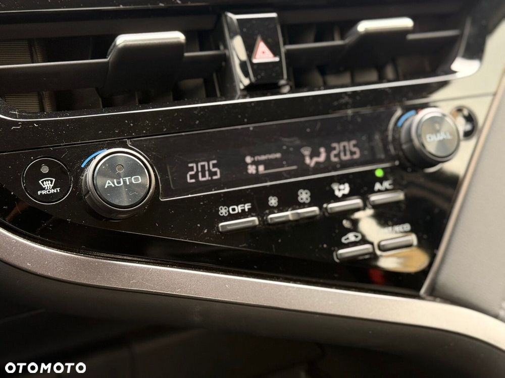 Toyota Camry 2.5 Hybrid Comfort CVT - 24