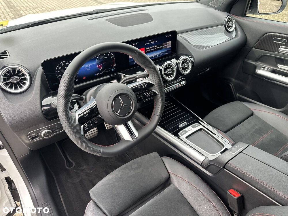 Mercedes-Benz GLA 200 AMG Line - 16