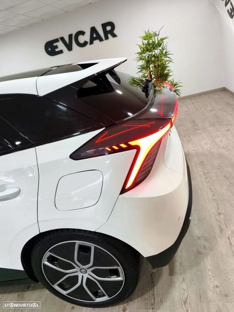 MG MG4 64 kWh Luxury - 37