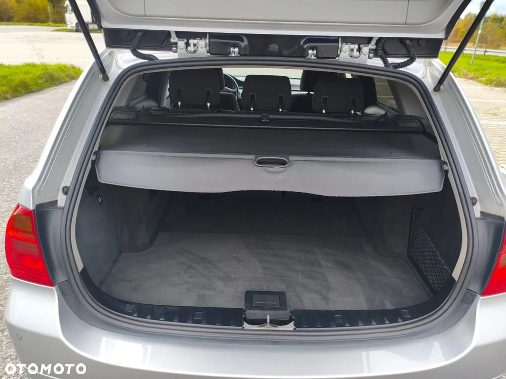 BMW Seria 3 320d DPF Touring - 26