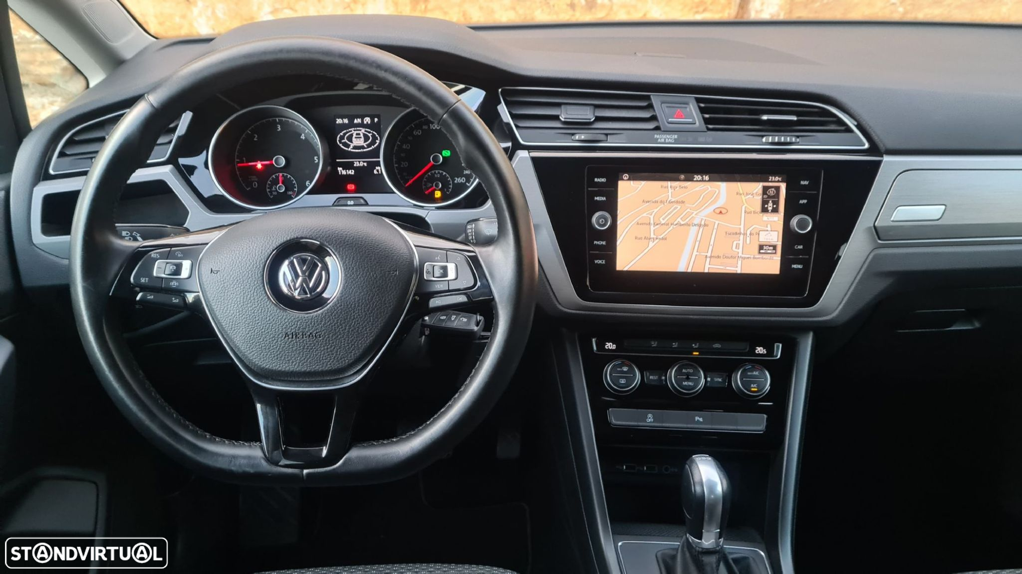 VW Touran 1.6 TDI Confortline DSG - 12