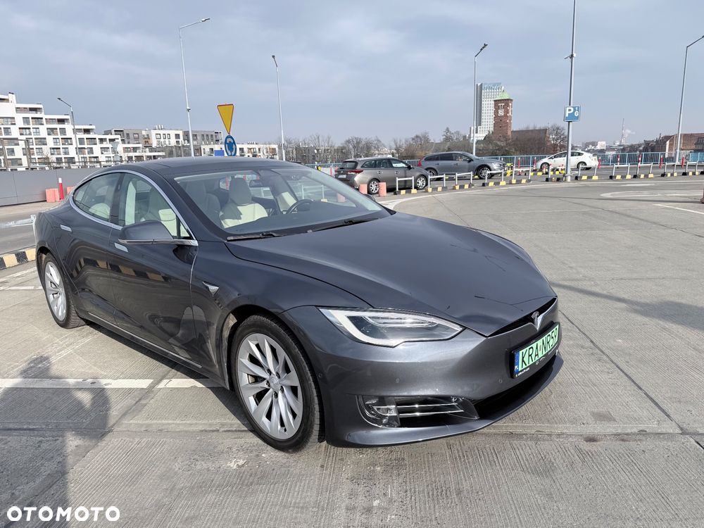 Tesla Model S - 4