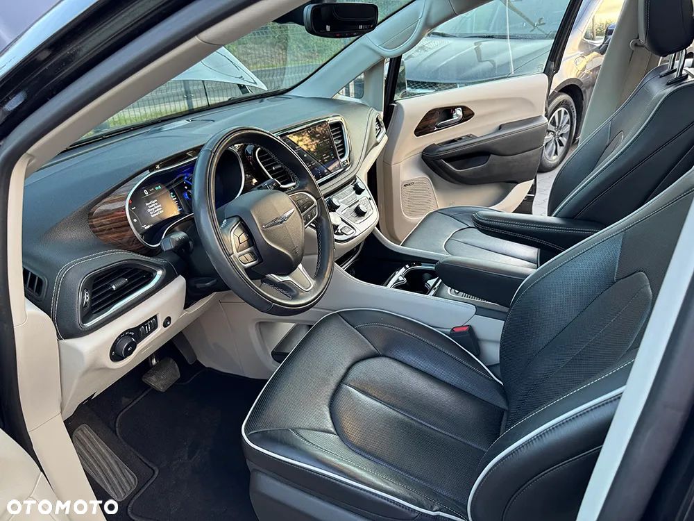 Chrysler Pacifica - 17