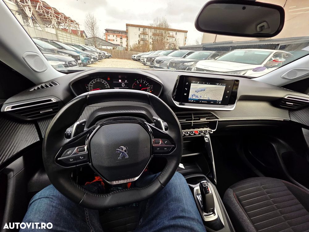 Peugeot 2008 PureTech 130 EAT8 GT - 23