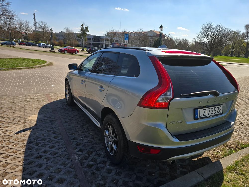 Volvo XC 60 2.4D AWD Momentum - 25