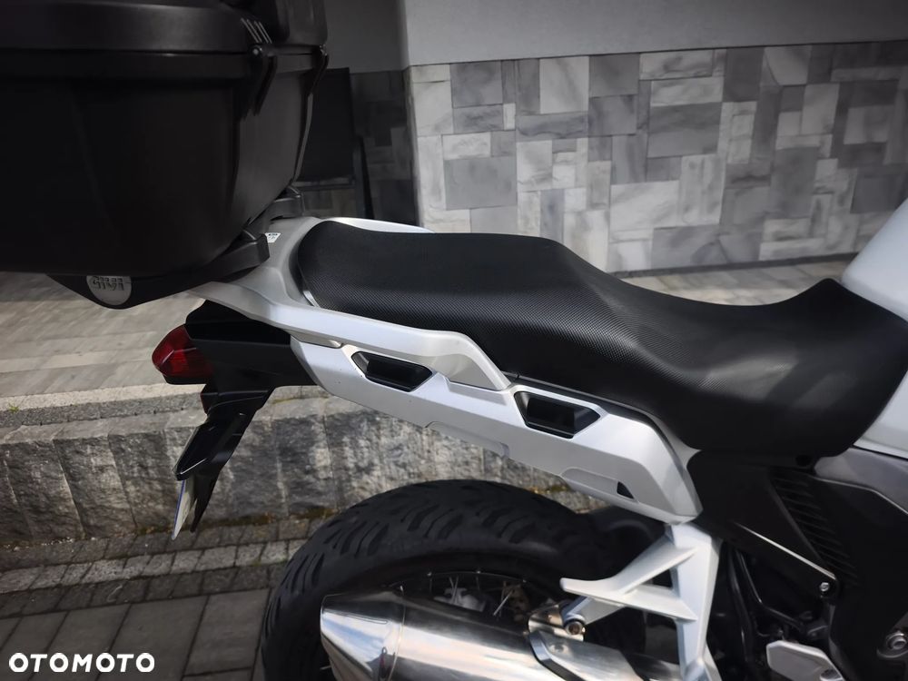 Honda VFR - 12