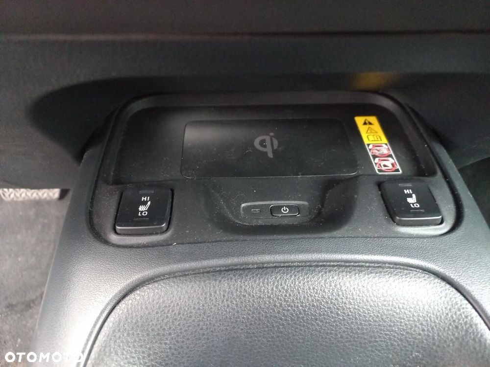 Toyota Corolla 1.8 Hybrid Style - 22