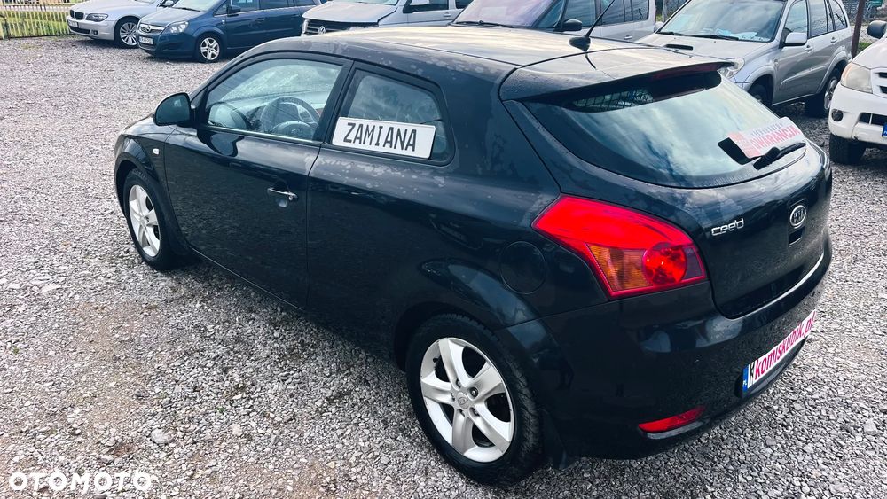 Kia Ceed - 4