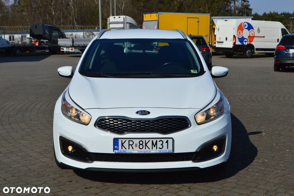 Kia Ceed - 4
