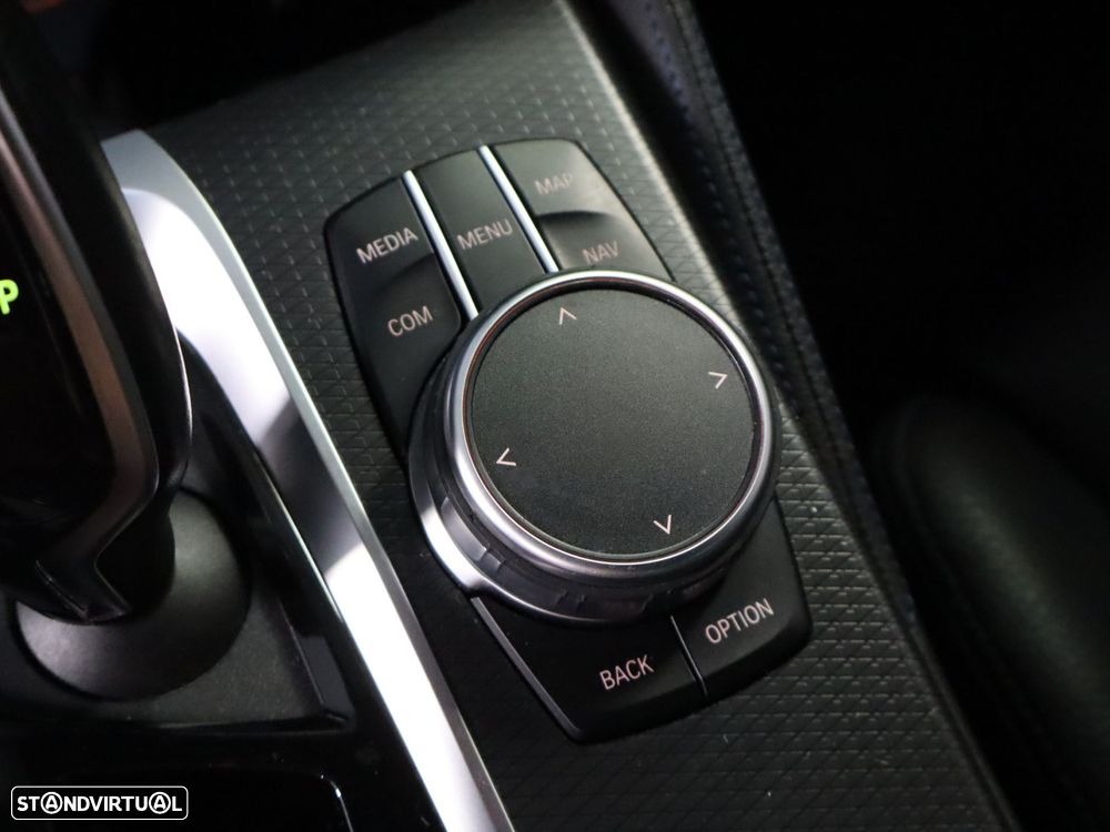 BMW 520 d Pack Desportivo M Auto - 27