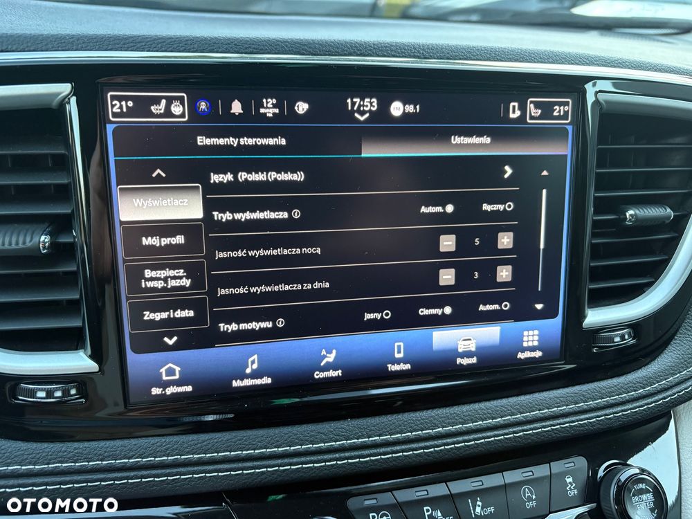 Chrysler Pacifica - 33
