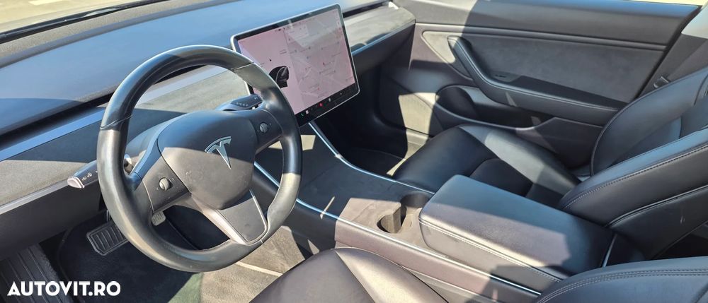 Tesla Model 3 - 5
